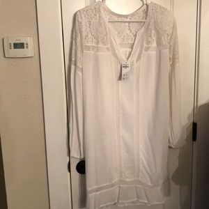 Beautiful Abercrombie & Fitch (New with tags) white dress🤍🤍🤍